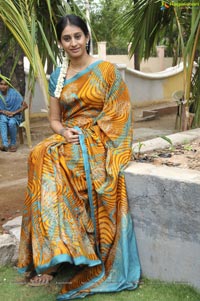 Chi La Sow Sravanthi Serial Actress Meena Kumari Photos