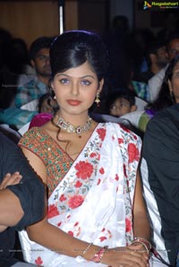 Monal Gajjar Vintage Hairstyle Photos