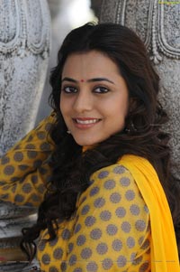 Ishtam Tamil Movie Heroine Nisha Aggarwal Wallpapers