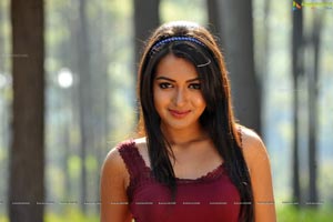 Paisa Heroine Catherine Tresa Photos