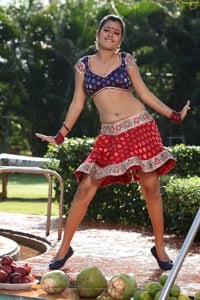 Peru Maatrumdaan Pavithra Item Song Dancer