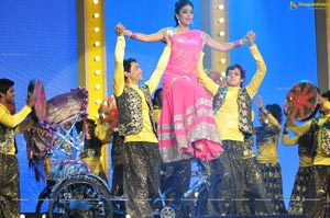 Shriya Saran at Music Mirchi Awards 2012