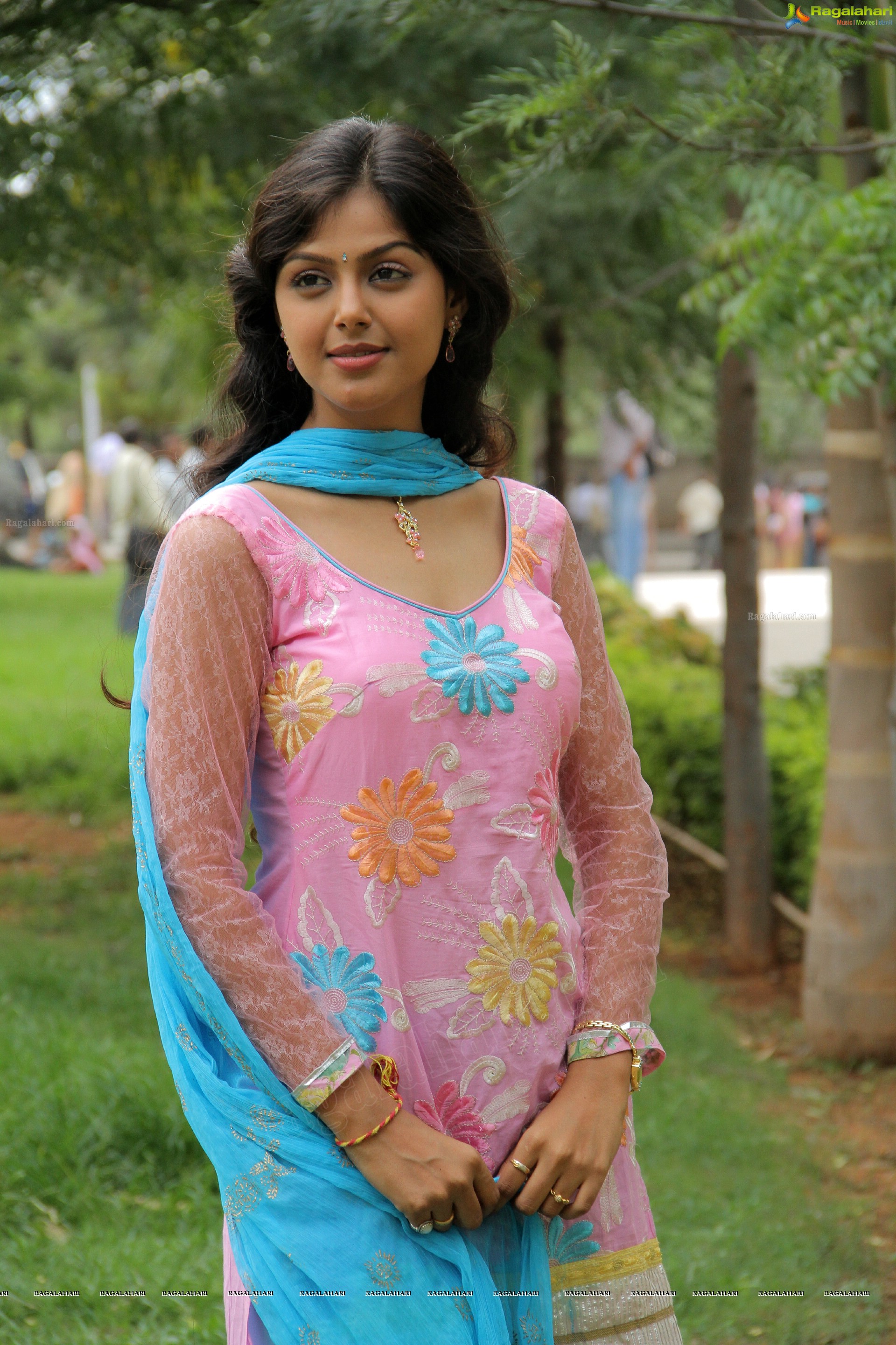 Monal Gajjar (High Definition)