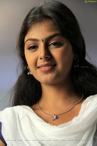Telugu Heroine Monal Gajjar HD Pics