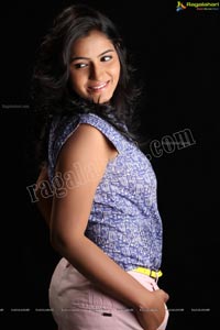 Amma Nanna Oorelithe Heroine Tanusha Cute Stills