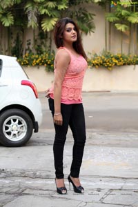 Annum Innum Ennum Heroine Tashu Kaushik Photos