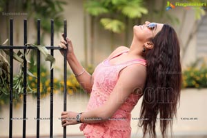 Annum Innum Ennum Heroine Tashu Kaushik Photos