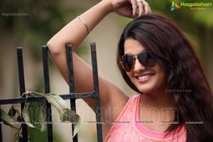 Annum Innum Ennum Heroine Tashu Kaushik Photos