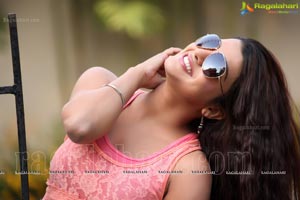 Annum Innum Ennum Heroine Tashu Kaushik Photos