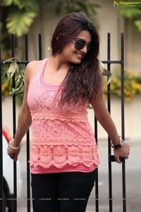 Annum Innum Ennum Heroine Tashu Kaushik Photos