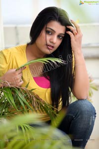 Bollywood Heroine Tashu Kaushik Exclusive Photos