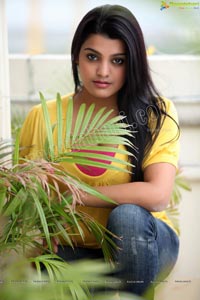 Bollywood Heroine Tashu Kaushik Exclusive Photos