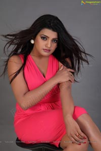 Tamil Actress Tashu Kaushik Photos