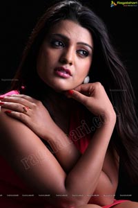 Tamil Actress Tashu Kaushik Photos