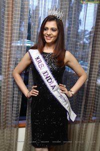 Mrs. India International 2013 Amita Piyush Motwani 