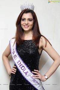 Mrs. India International 2013 Amita Piyush Motwani 