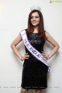 Mrs. India International 2013 Amita Piyush Motwani 