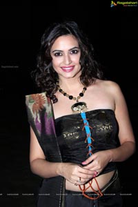 Kriti Kharbanda at Hyderabad Fashion Week 2013