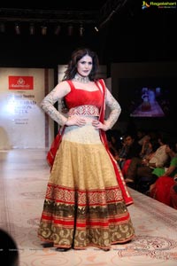 Zarine Khan at Hyderabad Fashion Week 2013