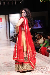 Zarine Khan at Hyderabad Fashion Week 2013