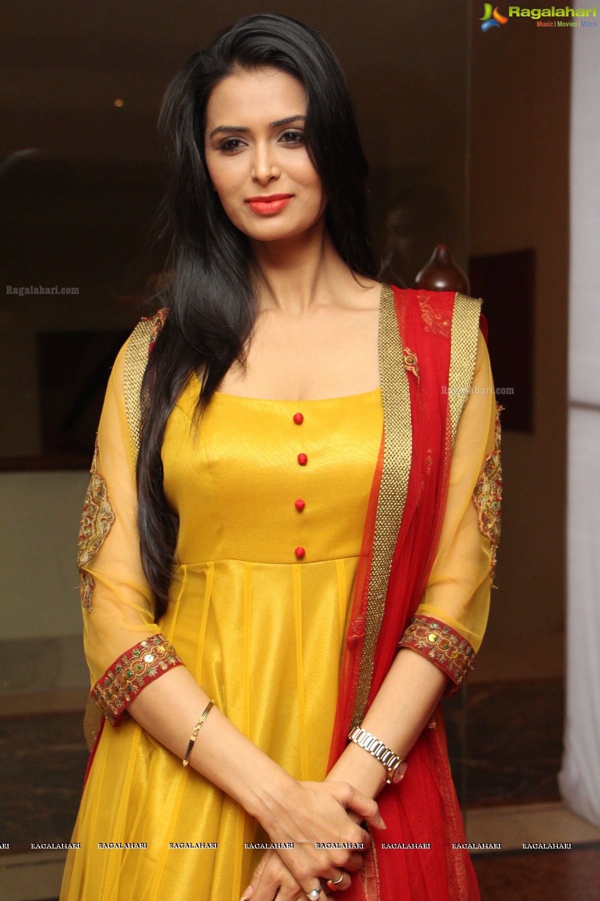 Meenakshi Dixit