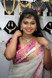 Heroine Naveena Jackson