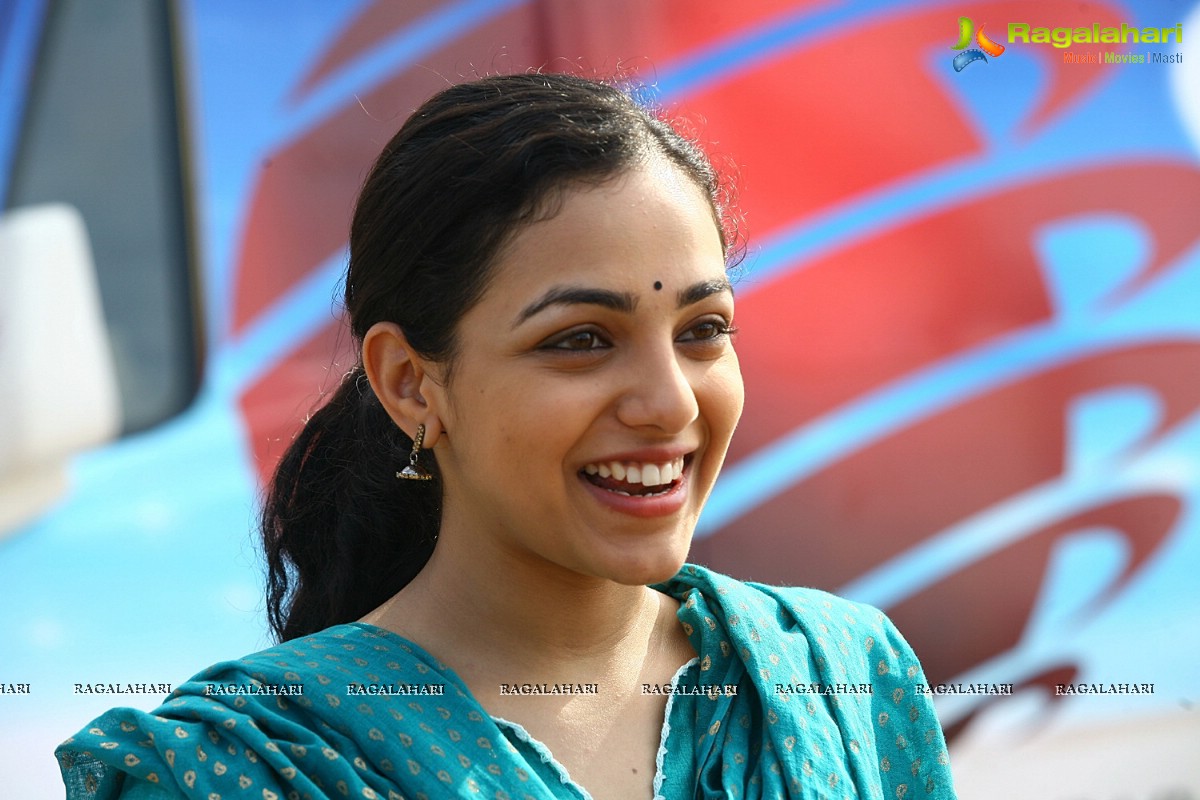 Nithya Menon Stills in Ee Velalo, Photo Gallery