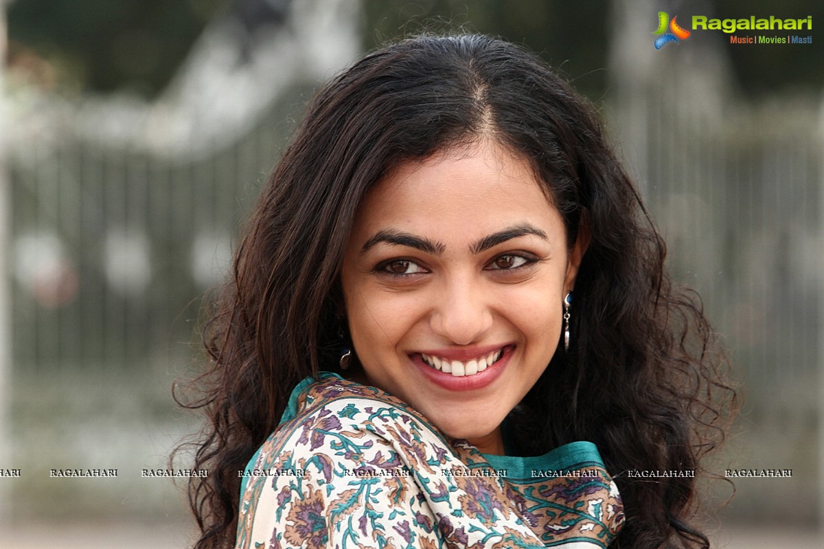 Nithya Menon Stills in Ee Velalo, Photo Gallery