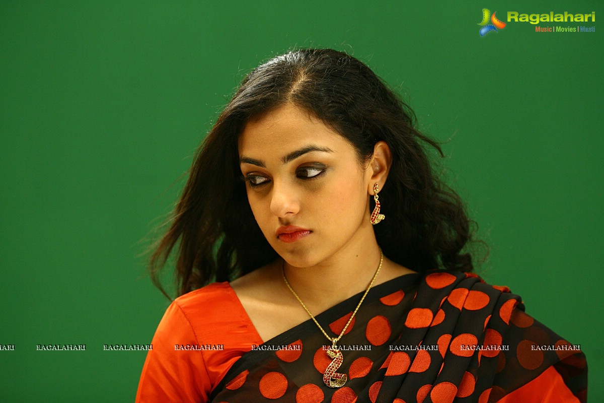 Nithya Menon Stills in Ee Velalo, Photo Gallery