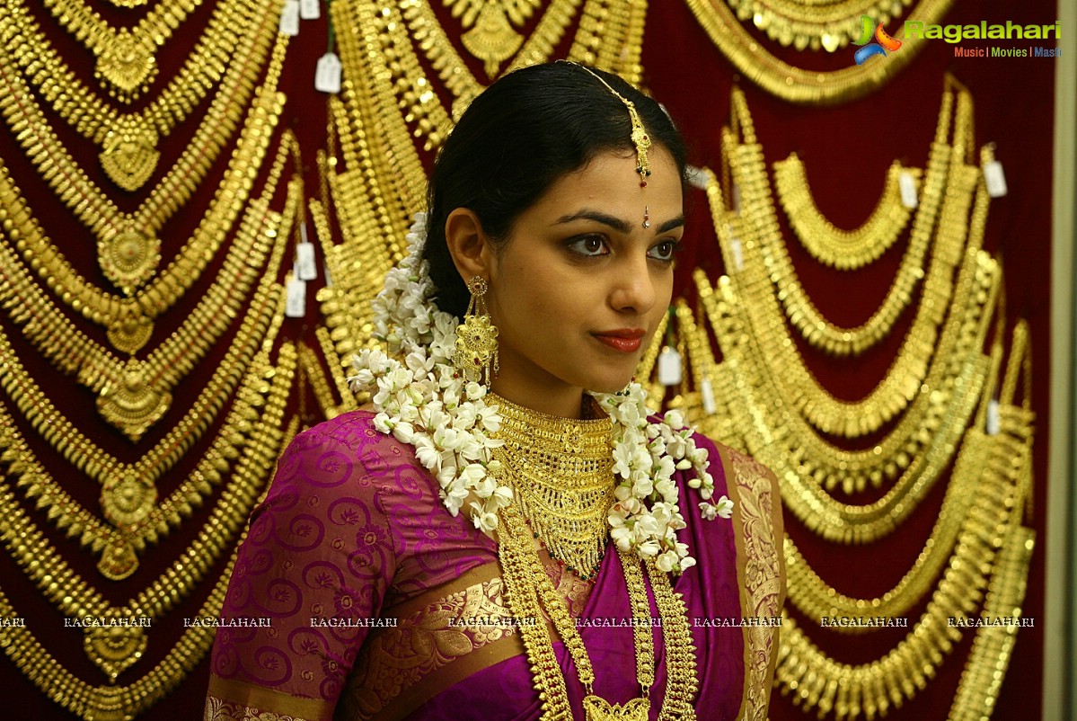 Nithya Menon Stills in Ee Velalo, Photo Gallery