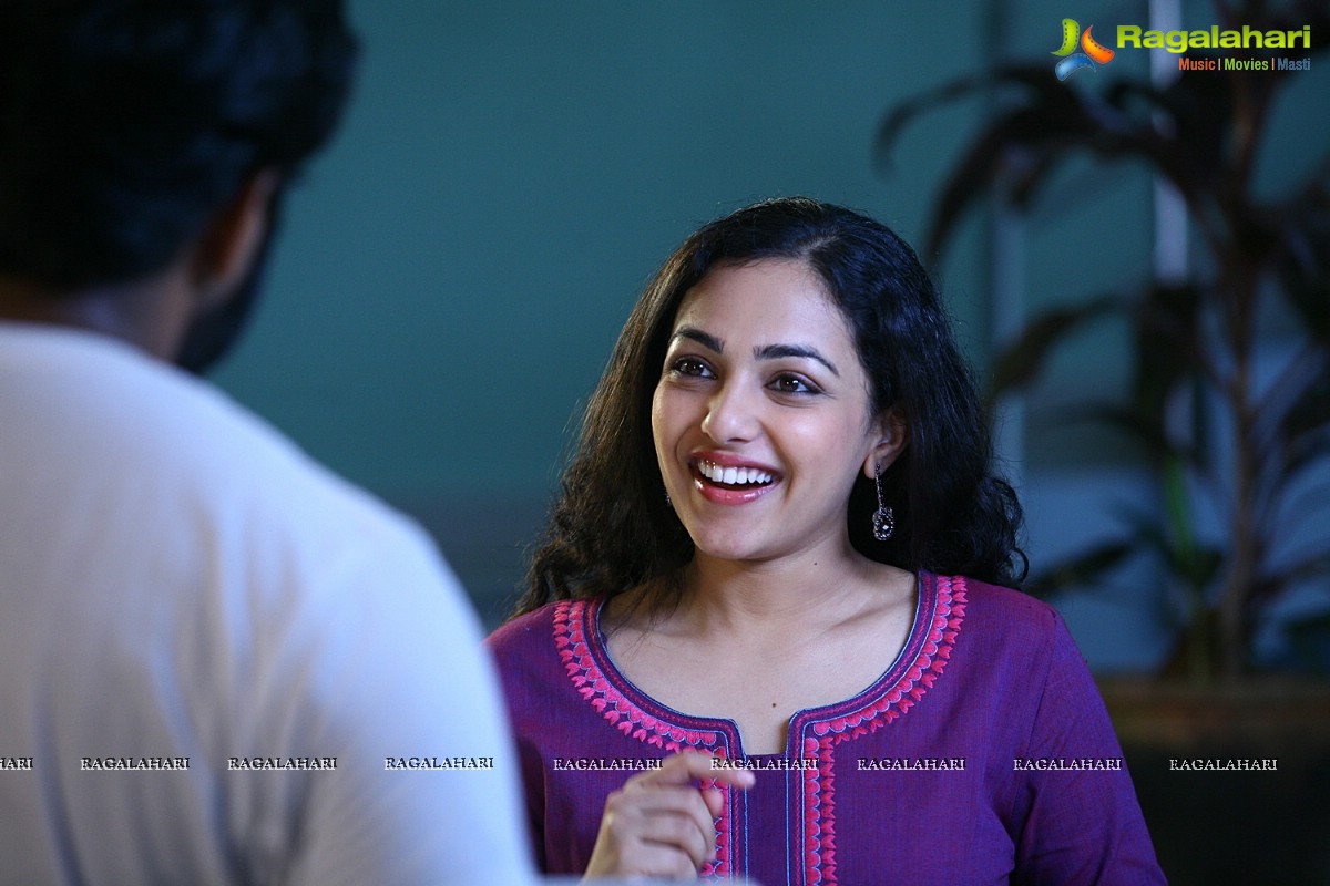 Nithya Menon Stills in Ee Velalo, Photo Gallery