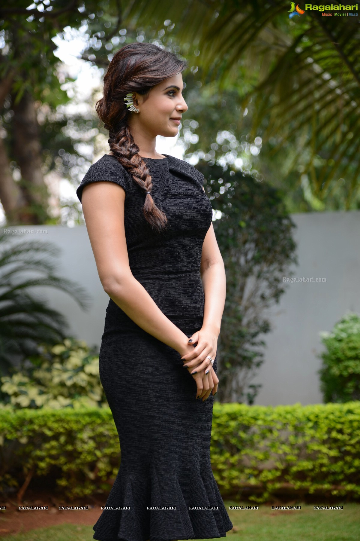 Samantha Ruth Prabhu in Black Dress HD Gallery