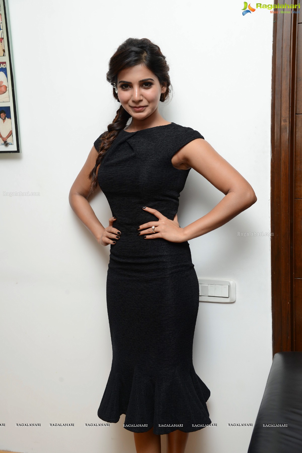 Samantha Ruth Prabhu in Black Dress HD Gallery