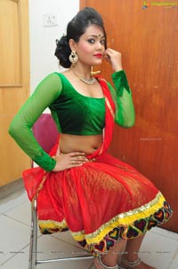 Hyderabad Dancer Riya