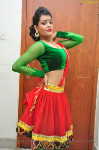 Hyderabad Dancer Riya