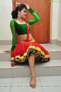 Hyderabad Dancer Riya