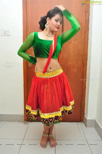 Hyderabad Dancer Riya