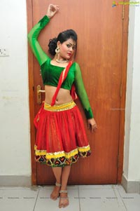 Hyderabad Dancer Riya
