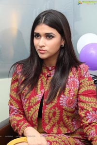 Kaaval Heroine Mannara Chopra Photos