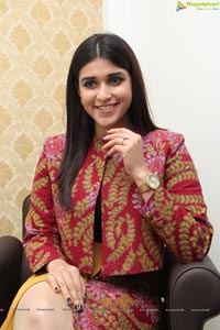 Kaaval Heroine Mannara Chopra Photos