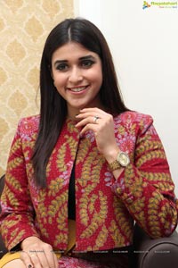 Kaaval Heroine Mannara Chopra Photos