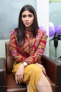 Kaaval Heroine Mannara Chopra Photos