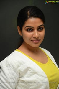 Satna Titus Photos