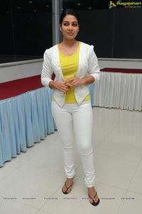 Satna Titus Photos