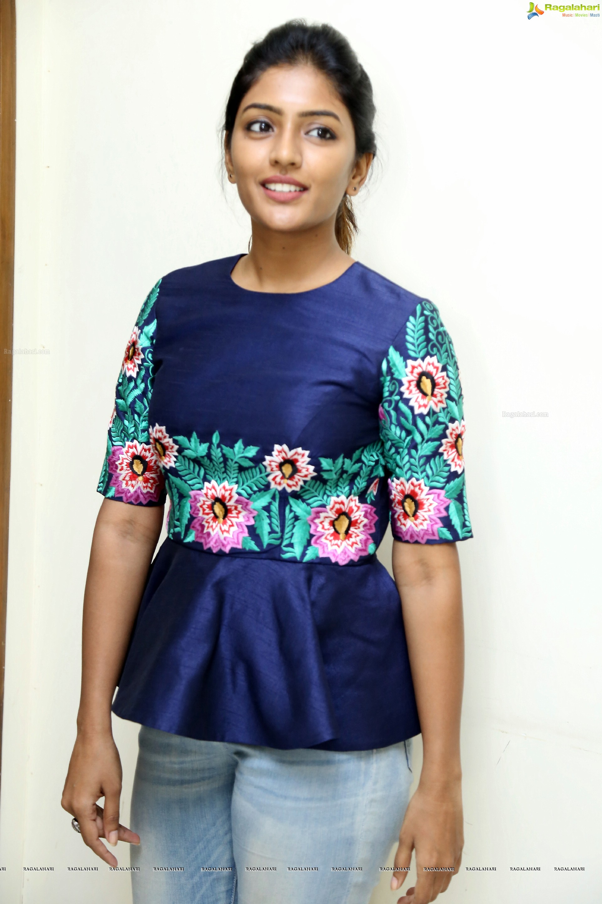 Eesha Rebba at Darsakudu Movie Press Meet - HD Gallery