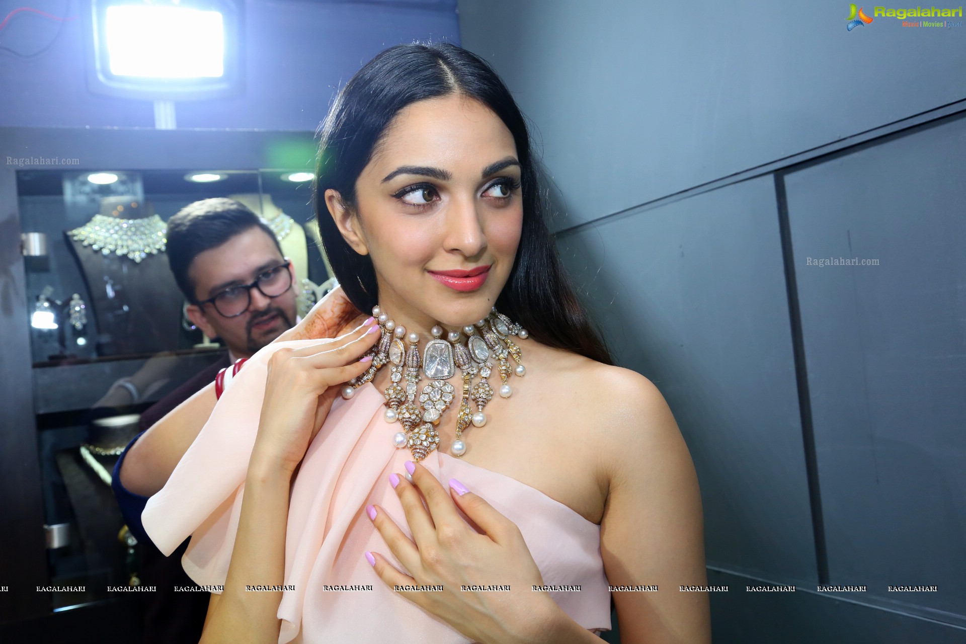 Kiara Advani at The Statement - Biggest Jewellery Exhibition (High Definition)