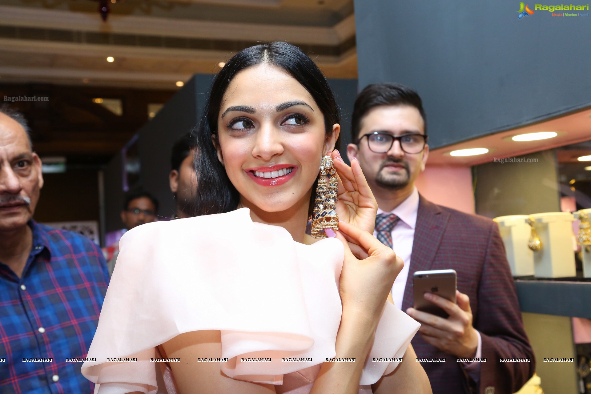 Kiara Advani at The Statement - Biggest Jewellery Exhibition (High Definition)