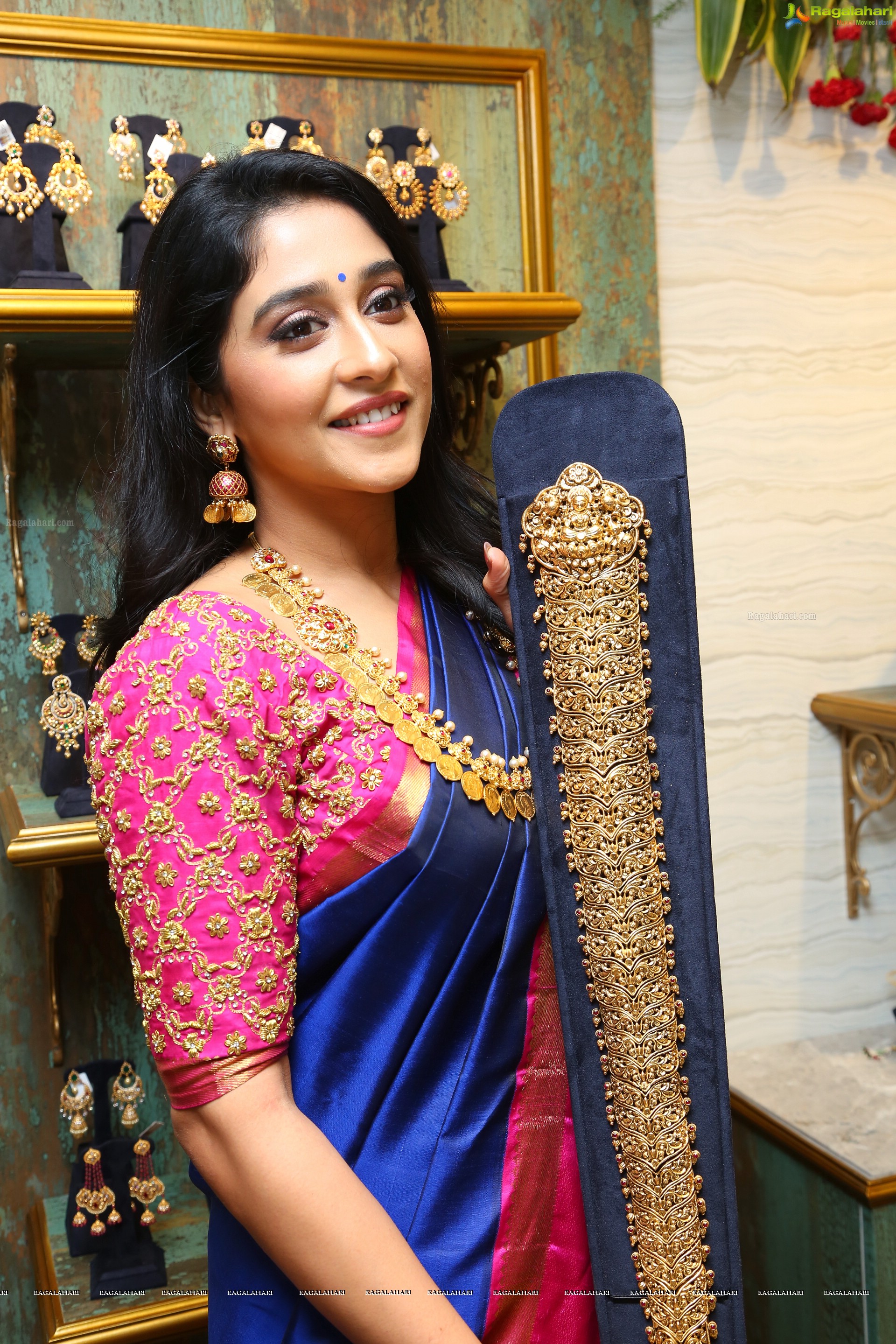 Regina Cassandra at Hiyaa and Laasya Jewellers (High Definition Photos)