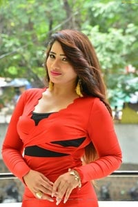 Sanjana Naidu Hot