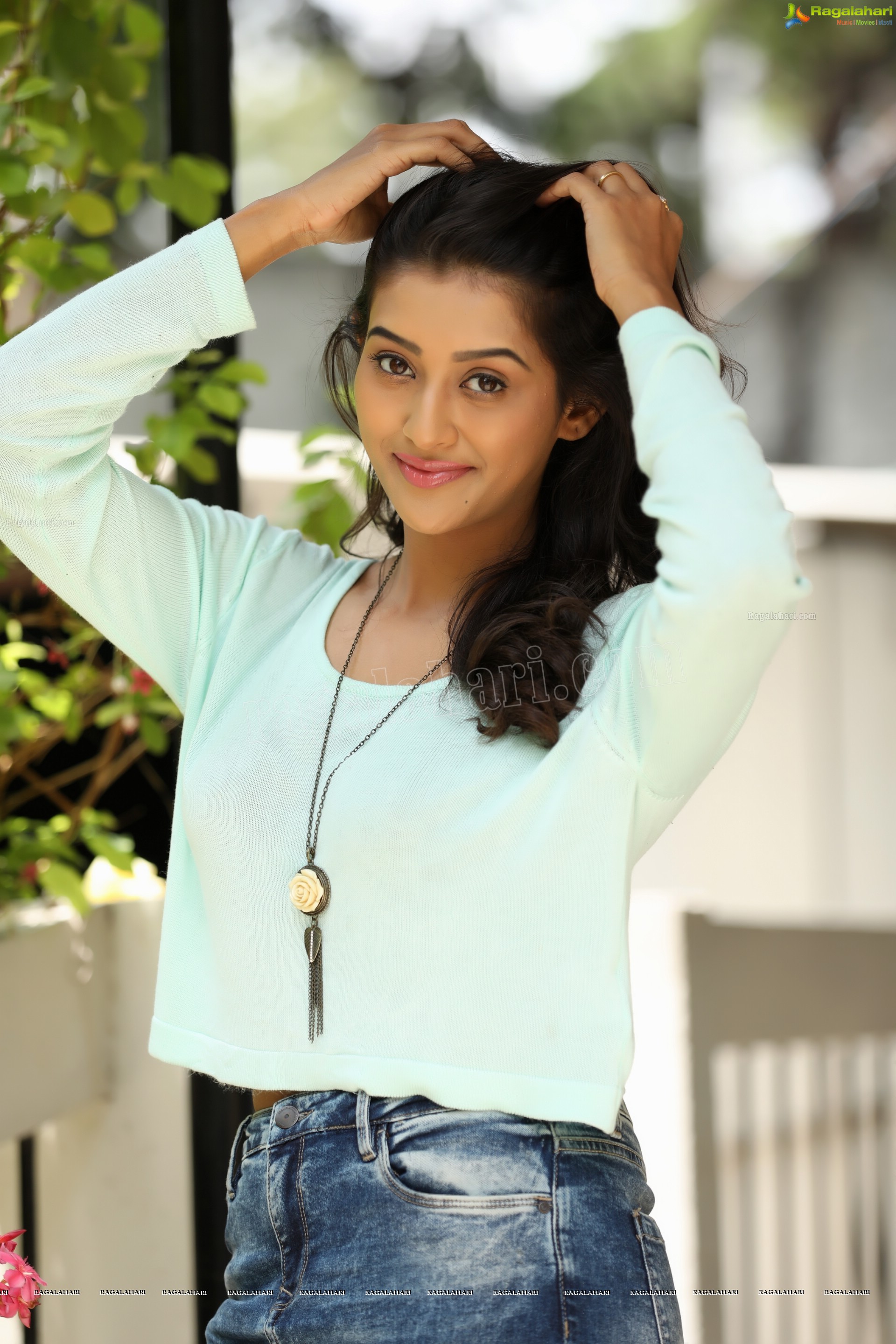 Pooja Jhaveri (Exclusive Photo Shoot) (High Definition)